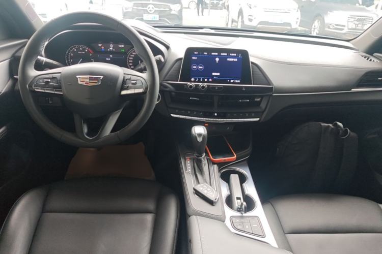 Used Cadillac CT4 2021 28T Luxury Model Center Console