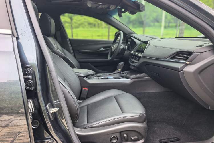 Used Cadillac CT4 2021 28T Luxury Model Interior 3