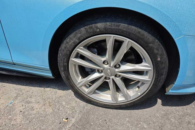Used Cadillac CT4 2021 28T Fashion Edition Right Front Wheel Hub