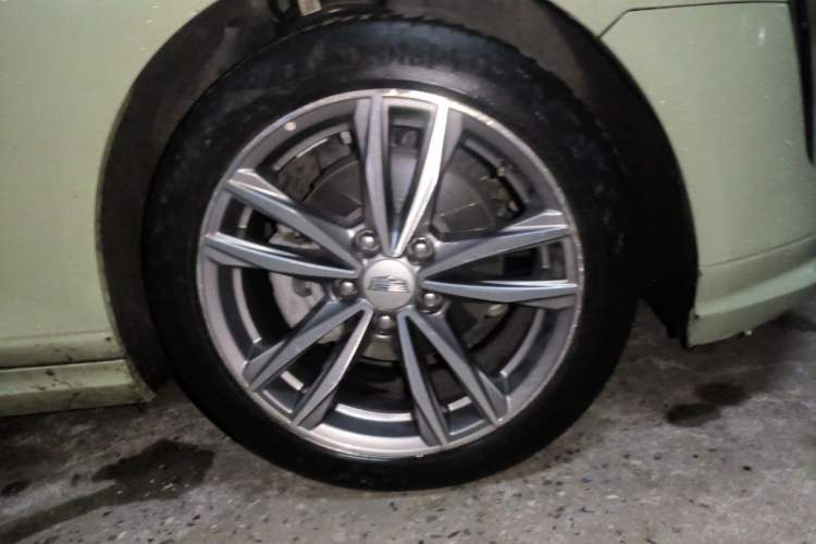 Used Cadillac CT4 2021 28T Fashion Edition Right Front Wheel Hub