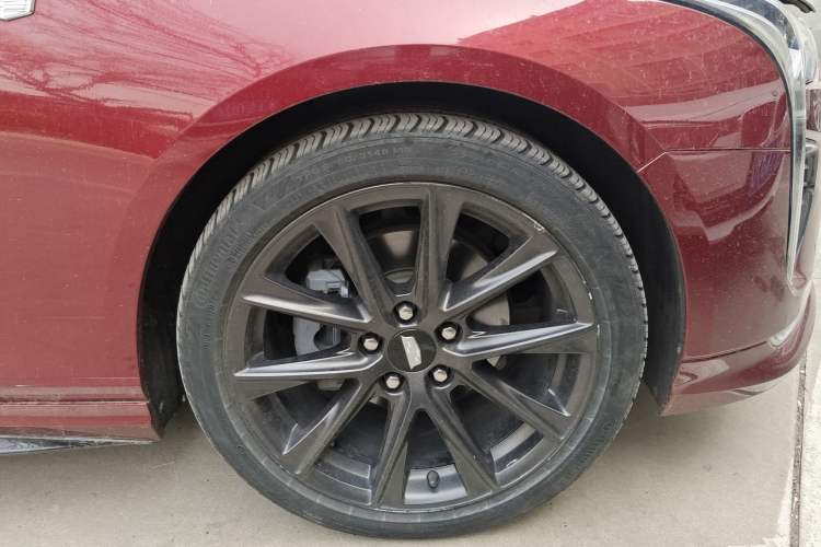 Used Cadillac CT4 2021 28T Prestige Edition Right Front Wheel Hub