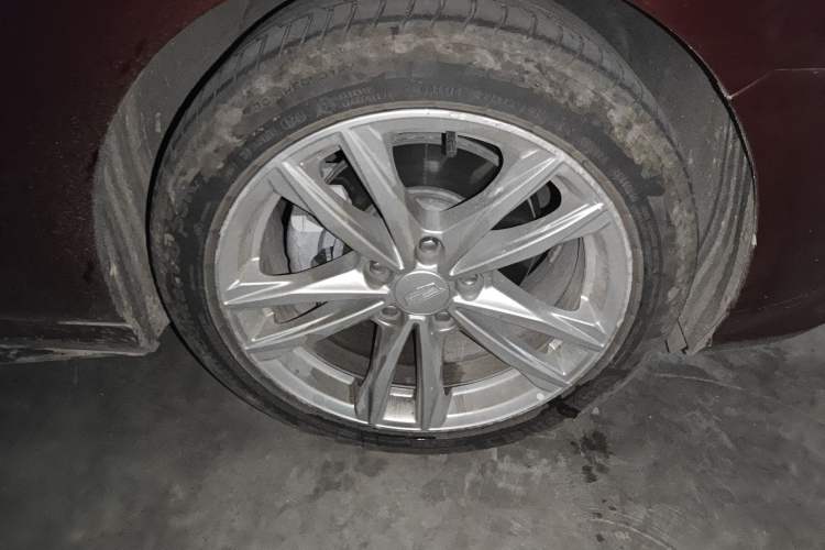 Used Cadillac CT4 2021 28T Fashion Edition Right Front Wheel Hub