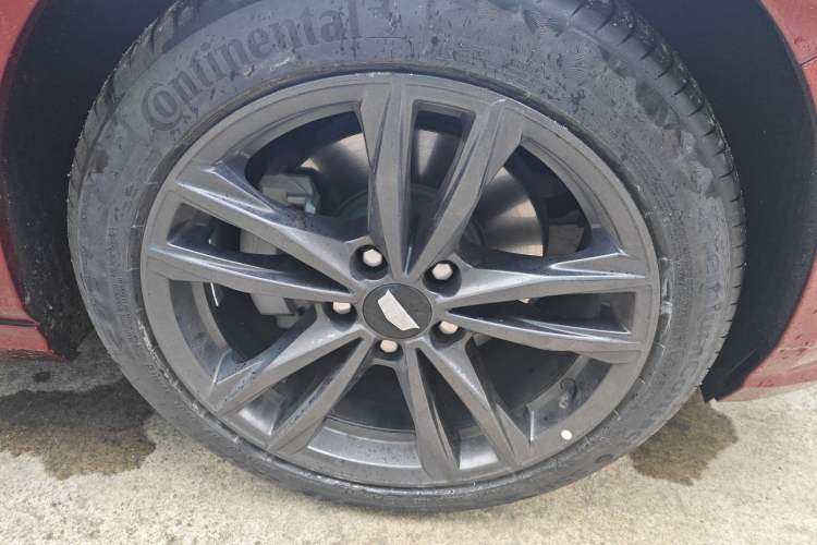 Used Cadillac CT4 2021 28T Luxury Model Right Front Wheel Hub