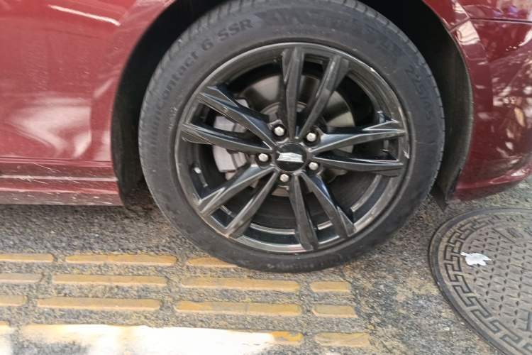 Used Cadillac CT4 2021 28T Luxury Model Right Front Wheel Hub