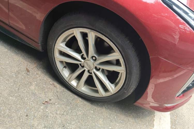 Used Cadillac CT4 2021 28T Fashion Edition Right Front Wheel Hub