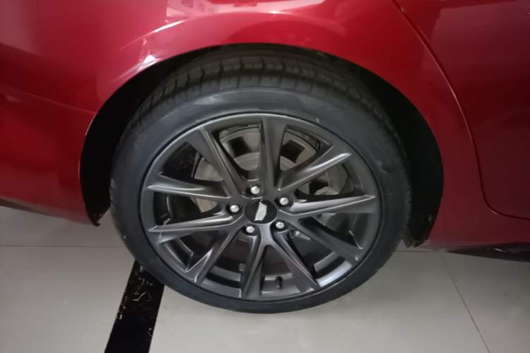 Used Cadillac CT4 2021 28T Prestige Edition Right Rear Wheel Hub