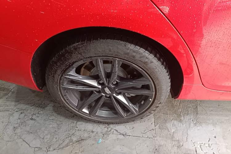 Used Cadillac CT4 2021 28T Luxury Model Right Rear Wheel Hub