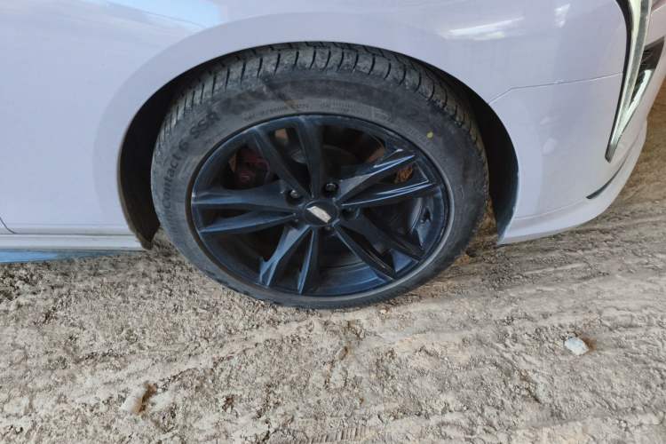 Used Cadillac CT4 2021 28T Fashion Edition Right Front Wheel Hub