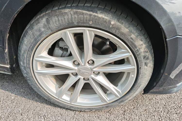 Used Cadillac CT4 2021 28T Fashion Edition Right Front Wheel Hub
