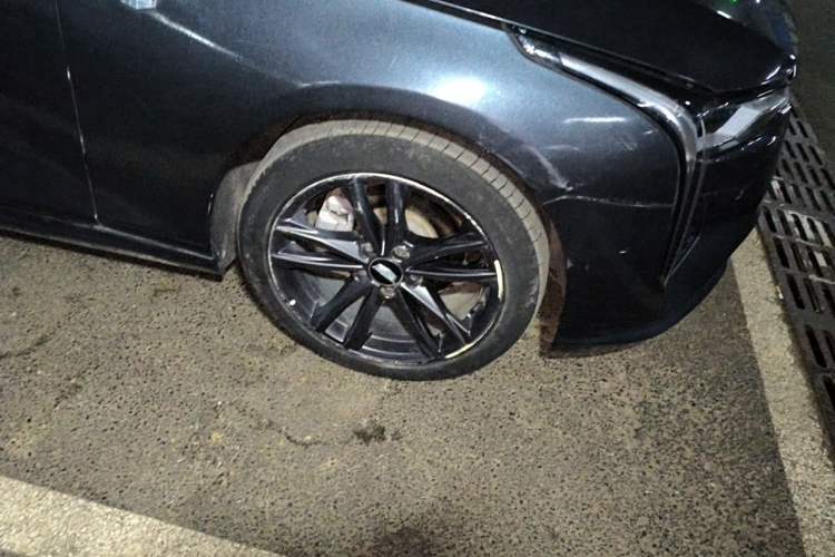 Used Cadillac CT4 2021 28T Luxury Model Right Front Wheel Hub
