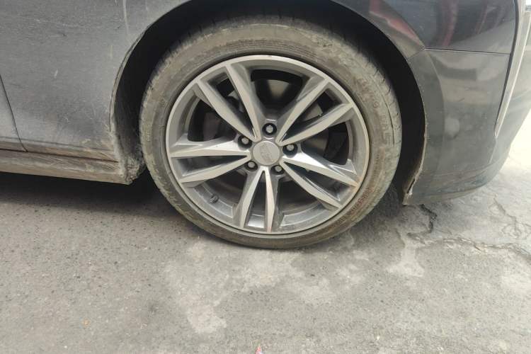 Used Cadillac CT4 2021 28T Luxury Model Right Front Wheel Hub