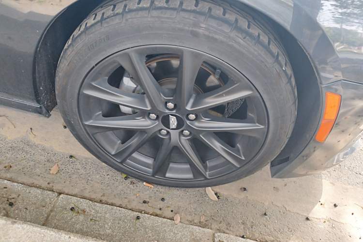 Used Cadillac CT4 2021 28T Luxury Model Right Front Wheel Hub