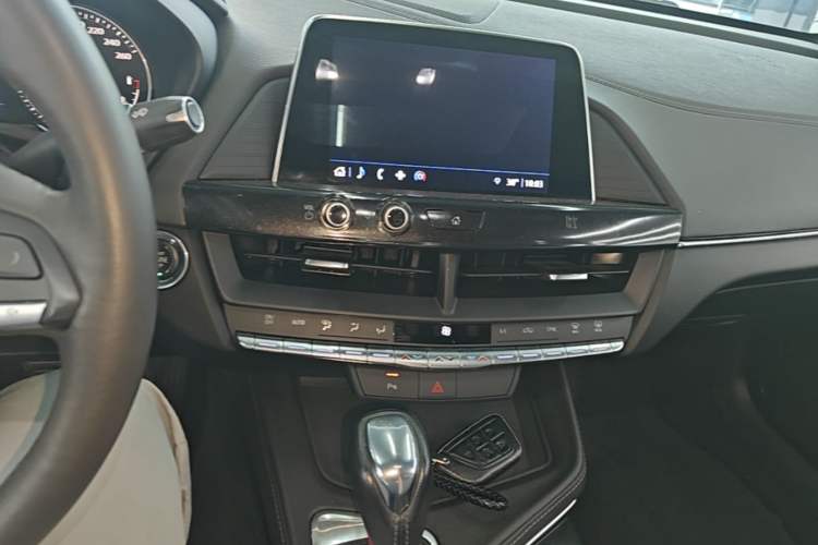 Used Cadillac CT4 2021 28T Fashion Edition Audio And AC Panel