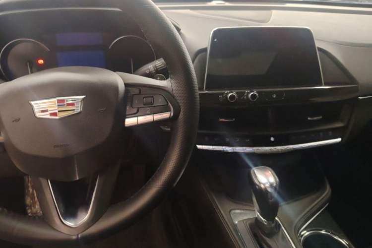 Used Cadillac CT4 2021 28T Fashion Edition Center Console
