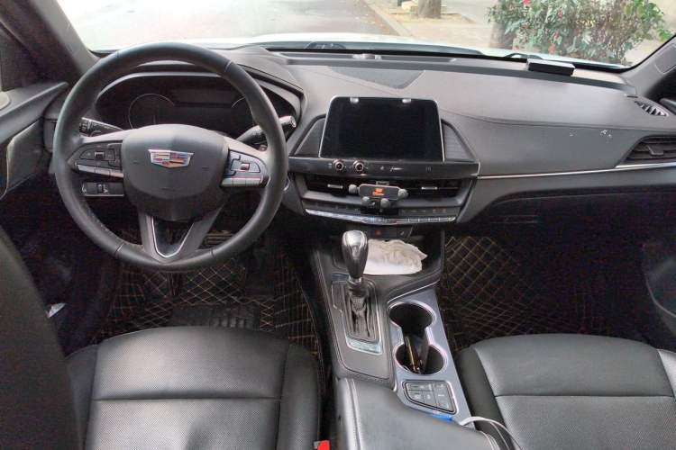 Used Cadillac CT4 2021 28T Luxury Model Center Console
