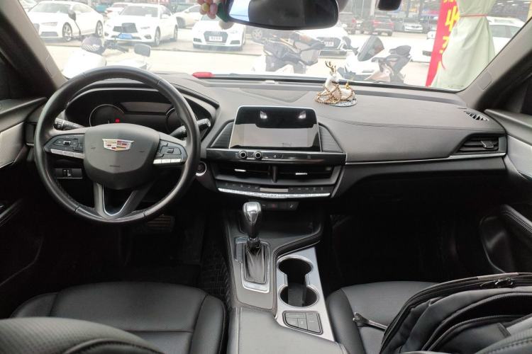 Used Cadillac CT4 2021 28T Luxury Model Center Console
