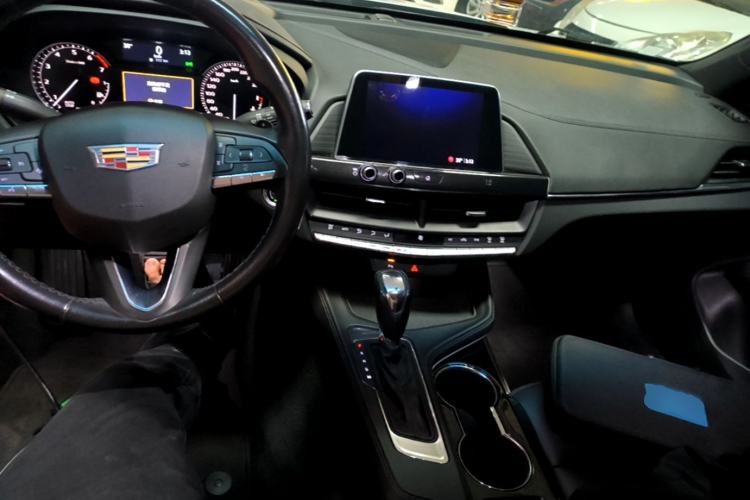 Used Cadillac CT4 2021 28T Fashion Edition Center Console