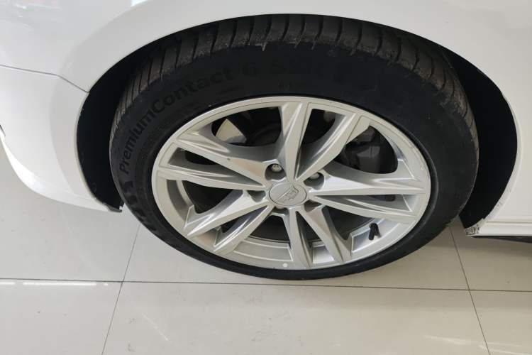 Used Cadillac CT4 2021 28T Fashion Edition Left Front Wheel Hub