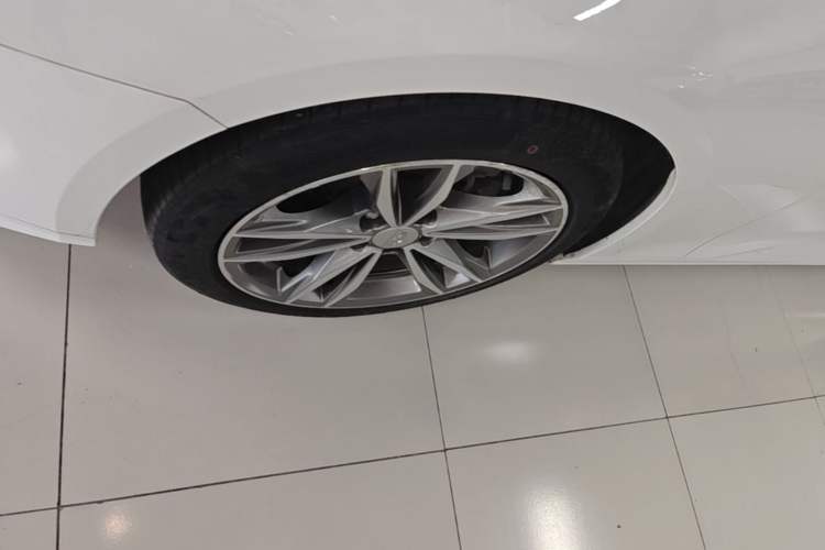 Used Cadillac CT4 2021 28T Luxury Model Left Front Wheel Hub