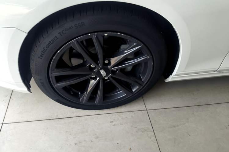 Used Cadillac CT4 2021 28T Luxury Model Left Front Wheel Hub