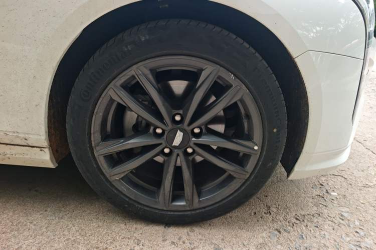 Used Cadillac CT4 2021 28T Luxury Model Right Front Wheel Hub