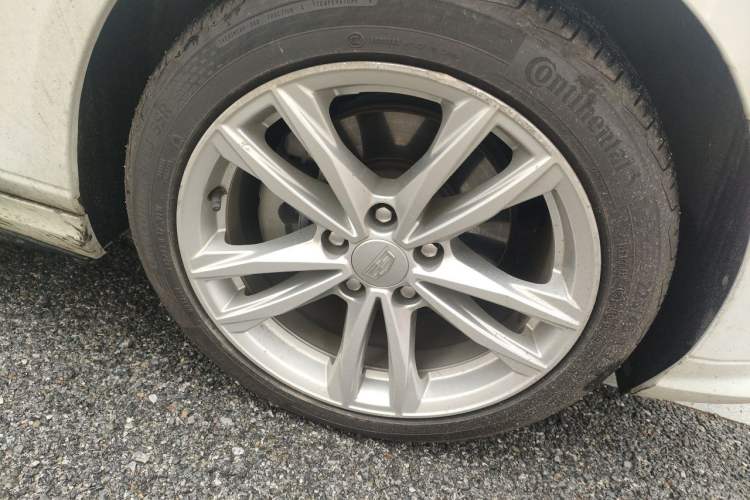 Used Cadillac CT4 2021 28T Fashion Edition Right Front Wheel Hub