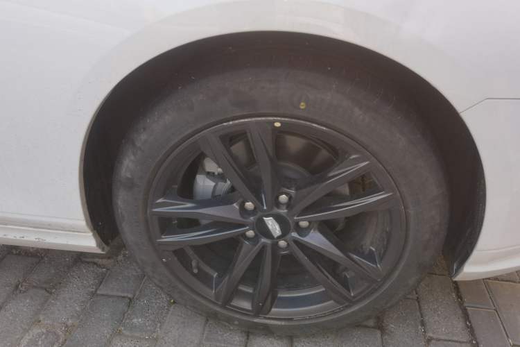 Used Cadillac CT4 2021 28T Luxury Model Right Front Wheel Hub