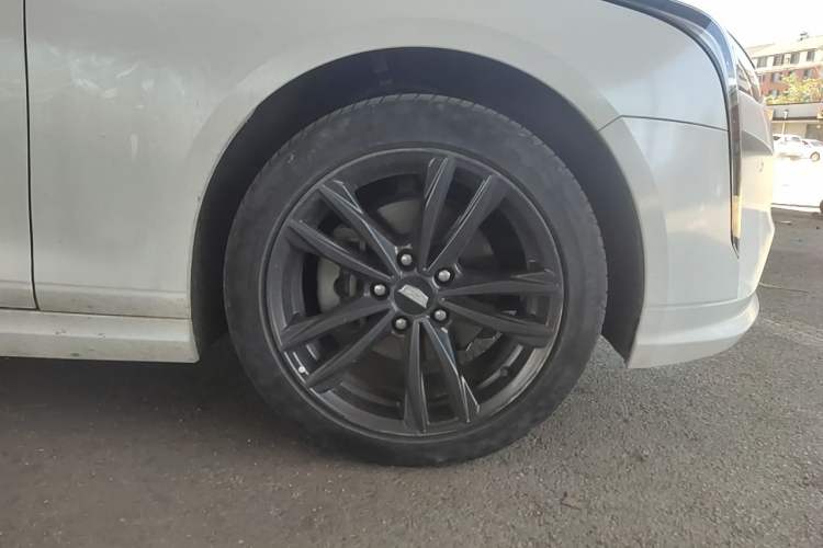 Used Cadillac CT4 2021 28T Luxury Model Right Front Wheel Hub