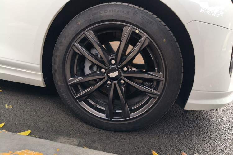 Used Cadillac CT4 2021 28T Luxury Model Right Front Wheel Hub