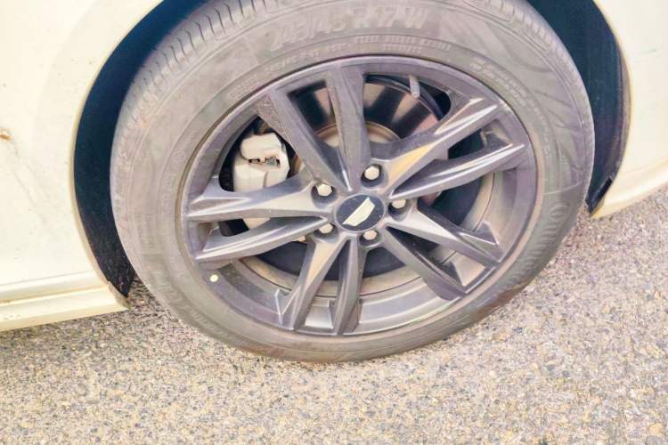 Used Cadillac CT4 2021 28T Luxury Model Right Front Wheel Hub