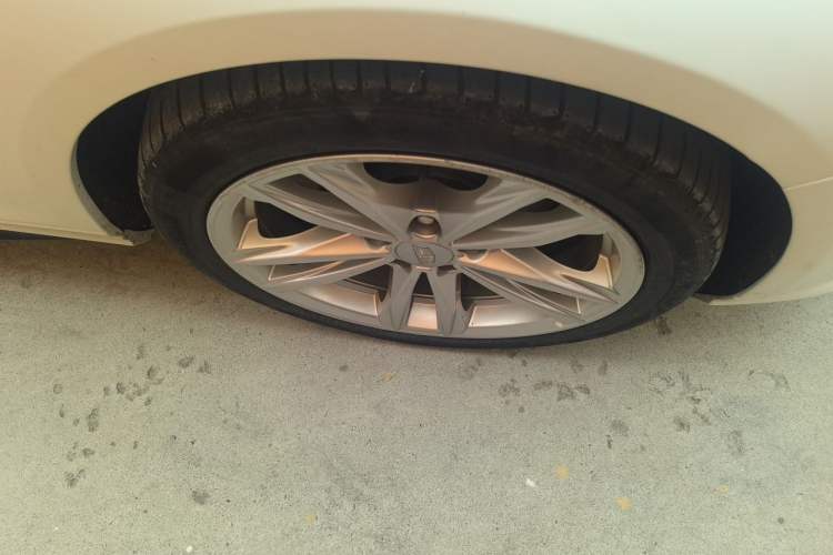 Used Cadillac CT4 2021 28T Fashion Edition Right Front Wheel Hub