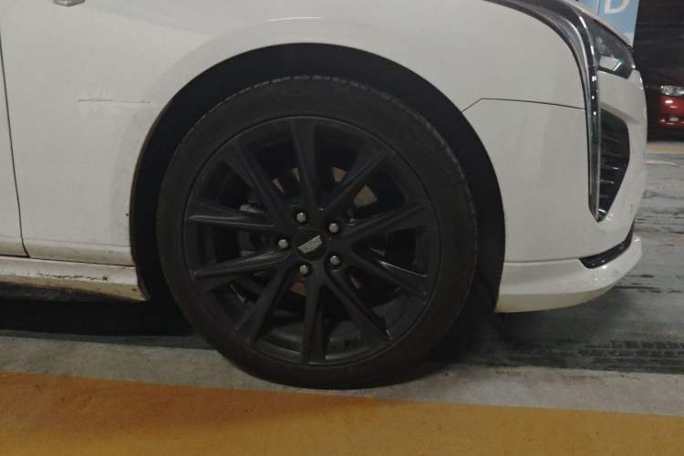 Used Cadillac CT4 2021 28T Prestige Edition Right Front Wheel Hub