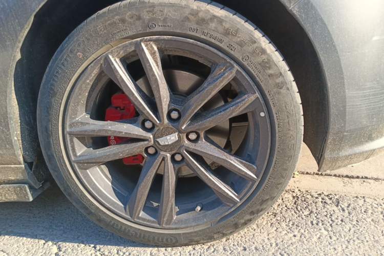 Used Cadillac CT4 2021 28T Luxury Model Right Front Wheel Hub