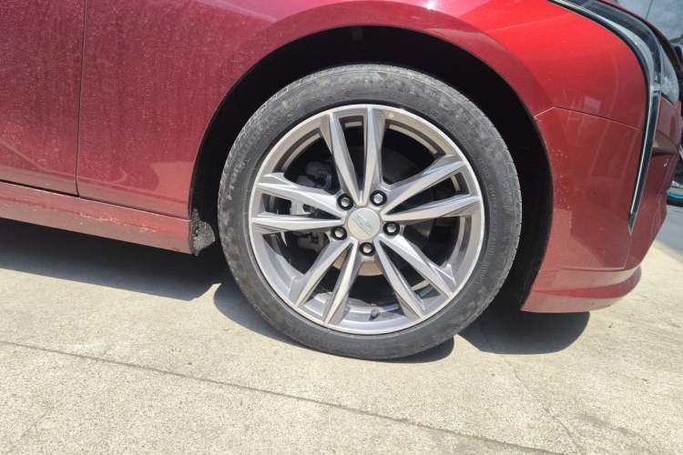 Used Cadillac CT4 2021 28T Luxury Model Right Front Wheel Hub