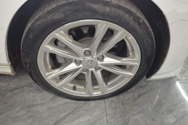 Used Cadillac CT4 2021 28T Fashion Edition Right Front Wheel Hub