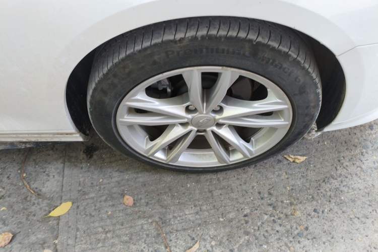 Used Cadillac CT4 2021 28T Fashion Edition Right Front Wheel Hub