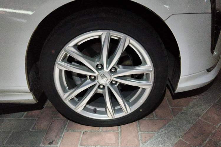 Used Cadillac CT4 2021 28T Fashion Edition Right Front Wheel Hub