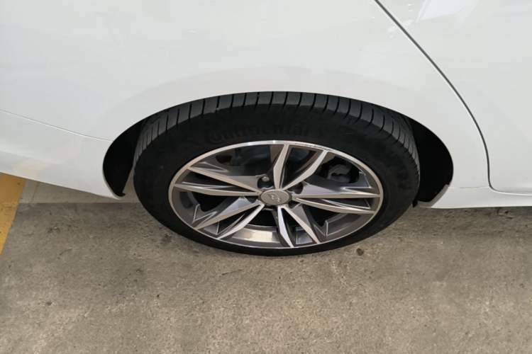 Used Cadillac CT4 2021 28T Luxury Model Right Rear Wheel Hub