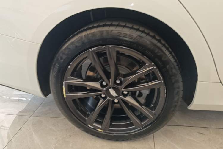Used Cadillac CT4 2021 28T Luxury Model Right Rear Wheel Hub