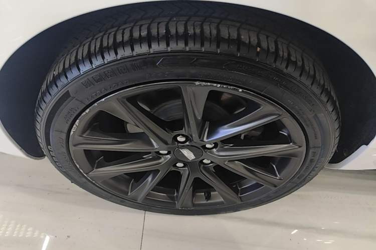 Used Cadillac CT4 2021 28T Prestige Edition Right Rear Wheel Hub