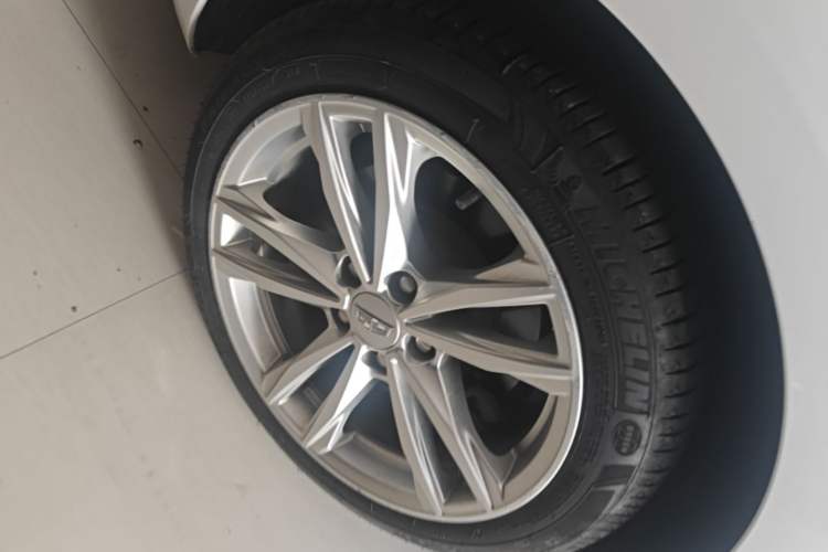 Used Cadillac CT4 2021 28T Fashion Edition Right Rear Wheel Hub