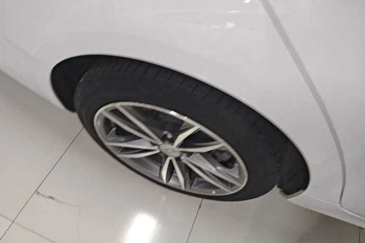 Used Cadillac CT4 2021 28T Luxury Model Right Rear Wheel Hub