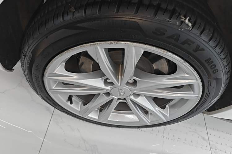 Used Cadillac CT4 2021 28T Fashion Edition Right Rear Wheel Hub