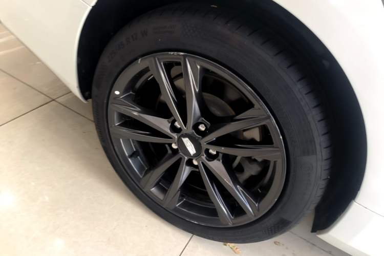 Used Cadillac CT4 2021 28T Luxury Model Right Rear Wheel Hub