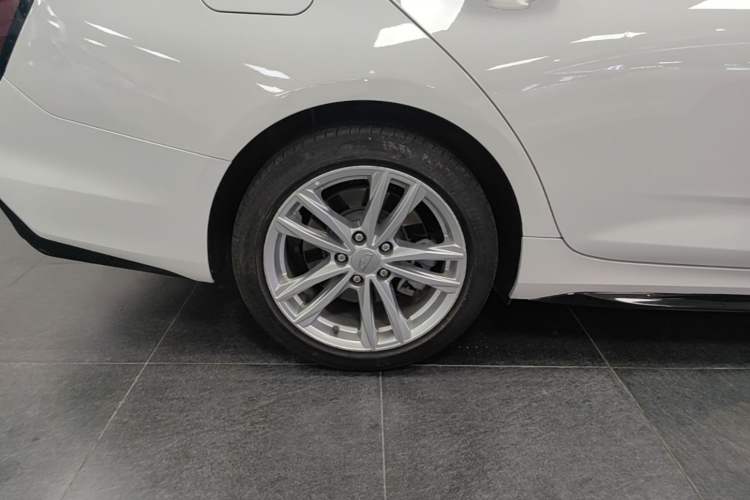 Used Cadillac CT4 2021 28T Fashion Edition Right Rear Wheel Hub