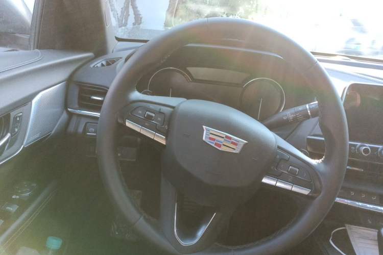 Used Cadillac CT4 2021 28T Luxury Model Steering Wheel