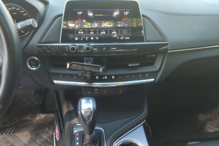 Used Cadillac CT4 2022 28T Luxury Edition Audio And AC Panel