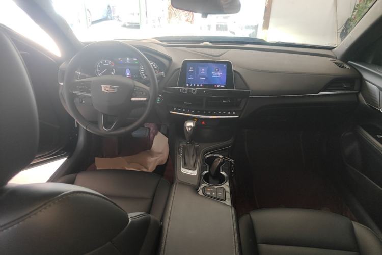Used Cadillac CT4 2022 28T Fashion Edition Center Console