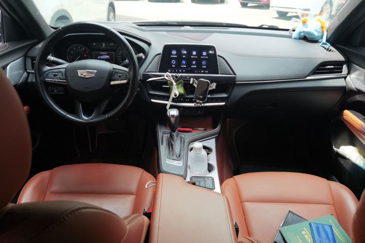 Used Cadillac CT4 2022 28T Luxury Edition Center Console