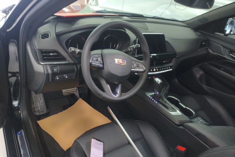 Used Cadillac CT4 2022 28T Fashion Edition Center Console